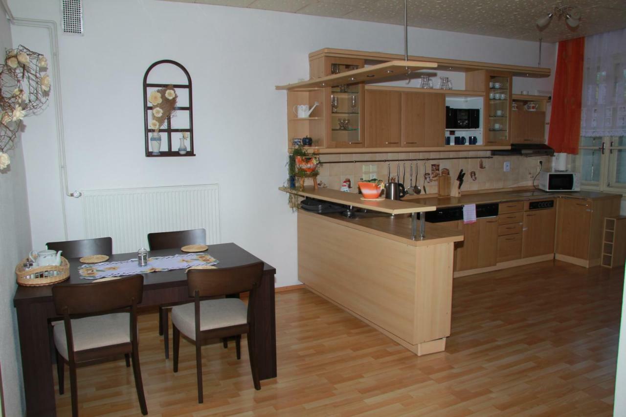 Apartman Brasov, Tyn Nad Vltavou Exterior photo